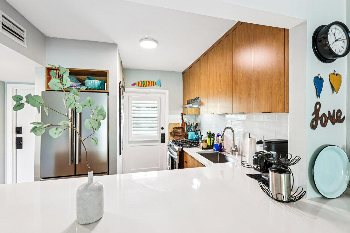 200 E Royal Palm Road 3030