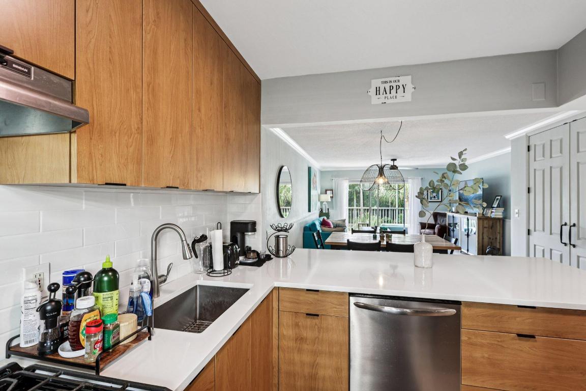 200 E Royal Palm Road 3030