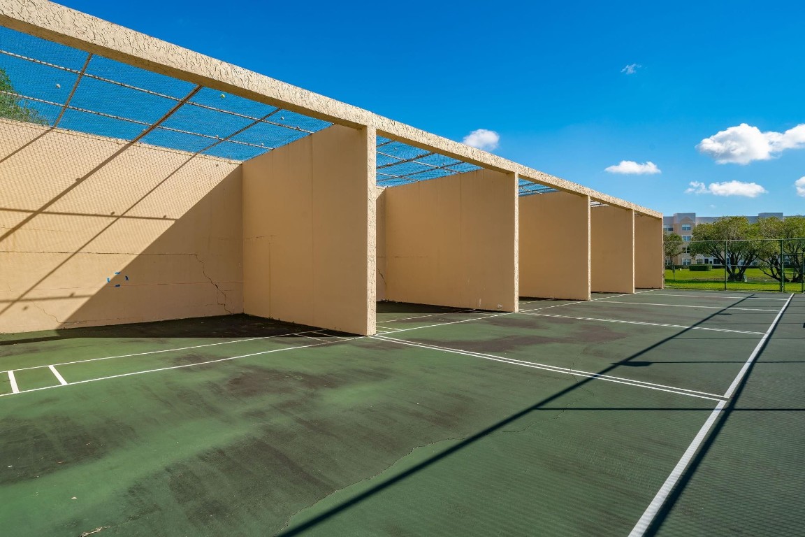 SUNRISE LAKES - Residential