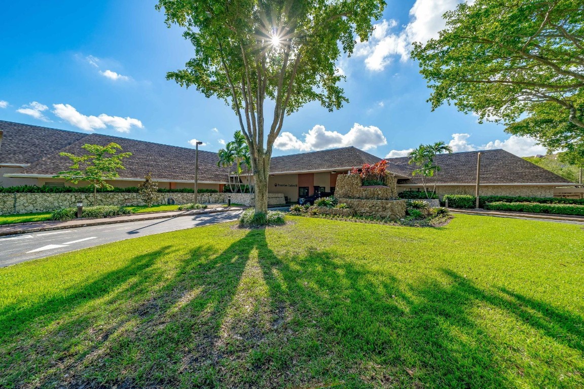 SUNRISE LAKES - Residential