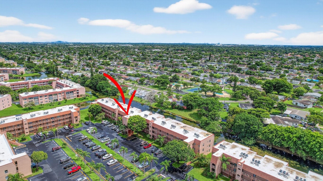 SUNRISE LAKES - Residential