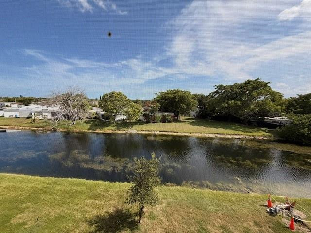 SUNRISE LAKES - Residential