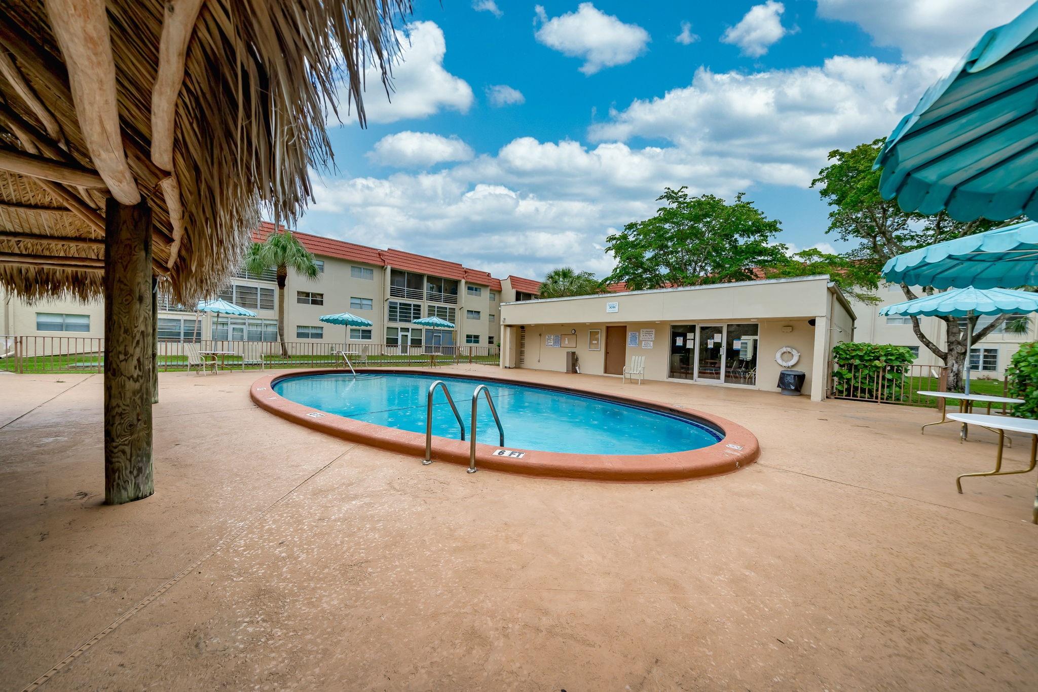 SUNRISE LAKES - Residential