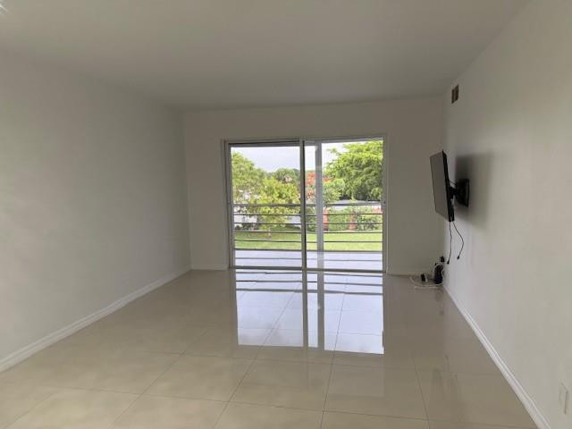 SUNRISE LAKES - Residential