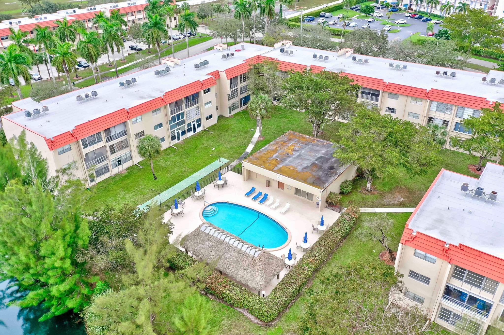 SUNRISE LAKES - Residential