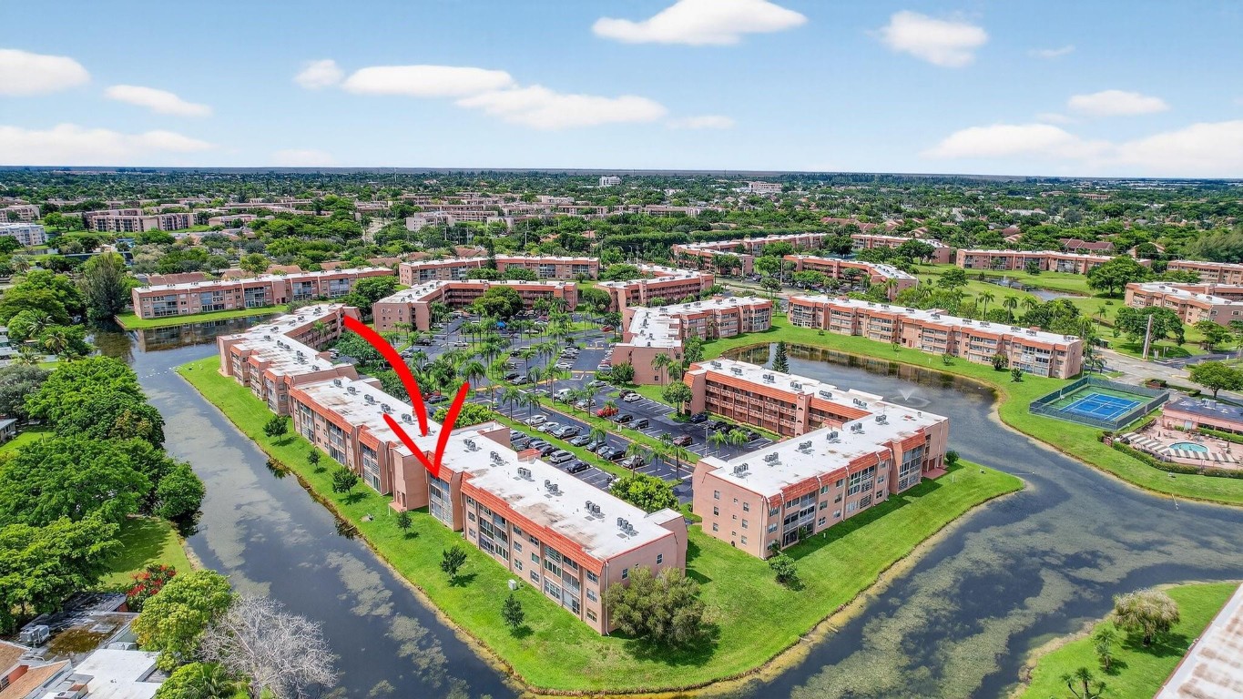 SUNRISE LAKES - Residential