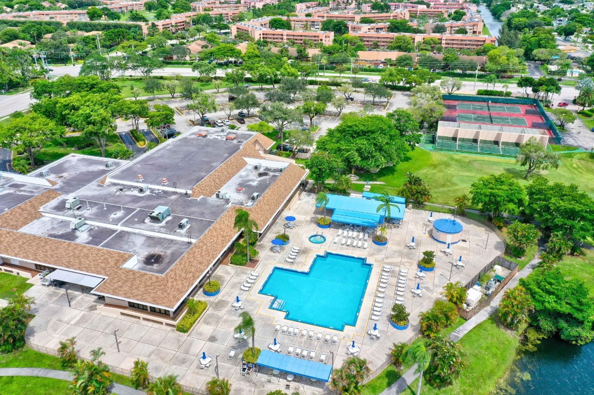 SUNRISE LAKES - Residential