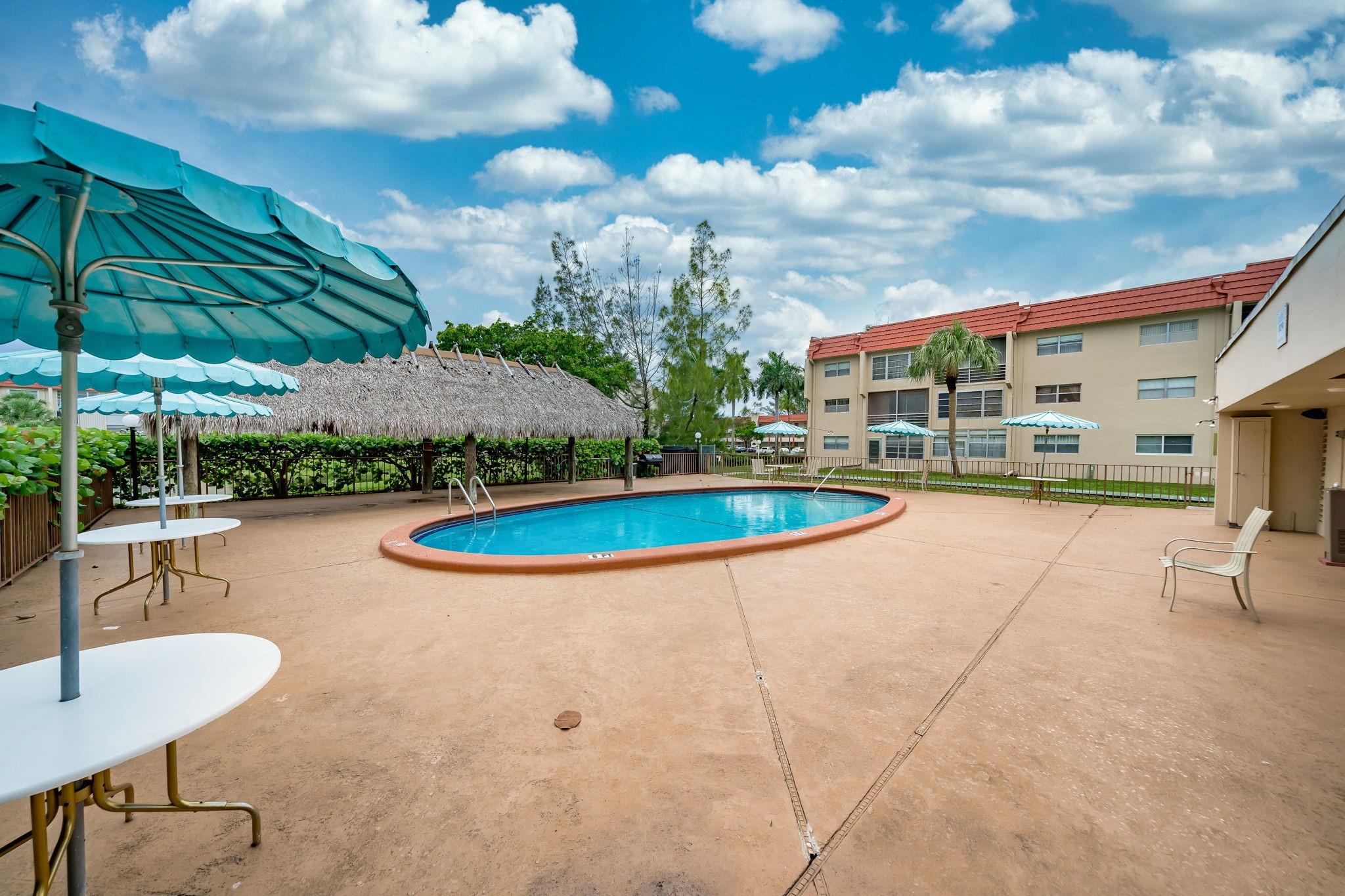 SUNRISE LAKES - Residential