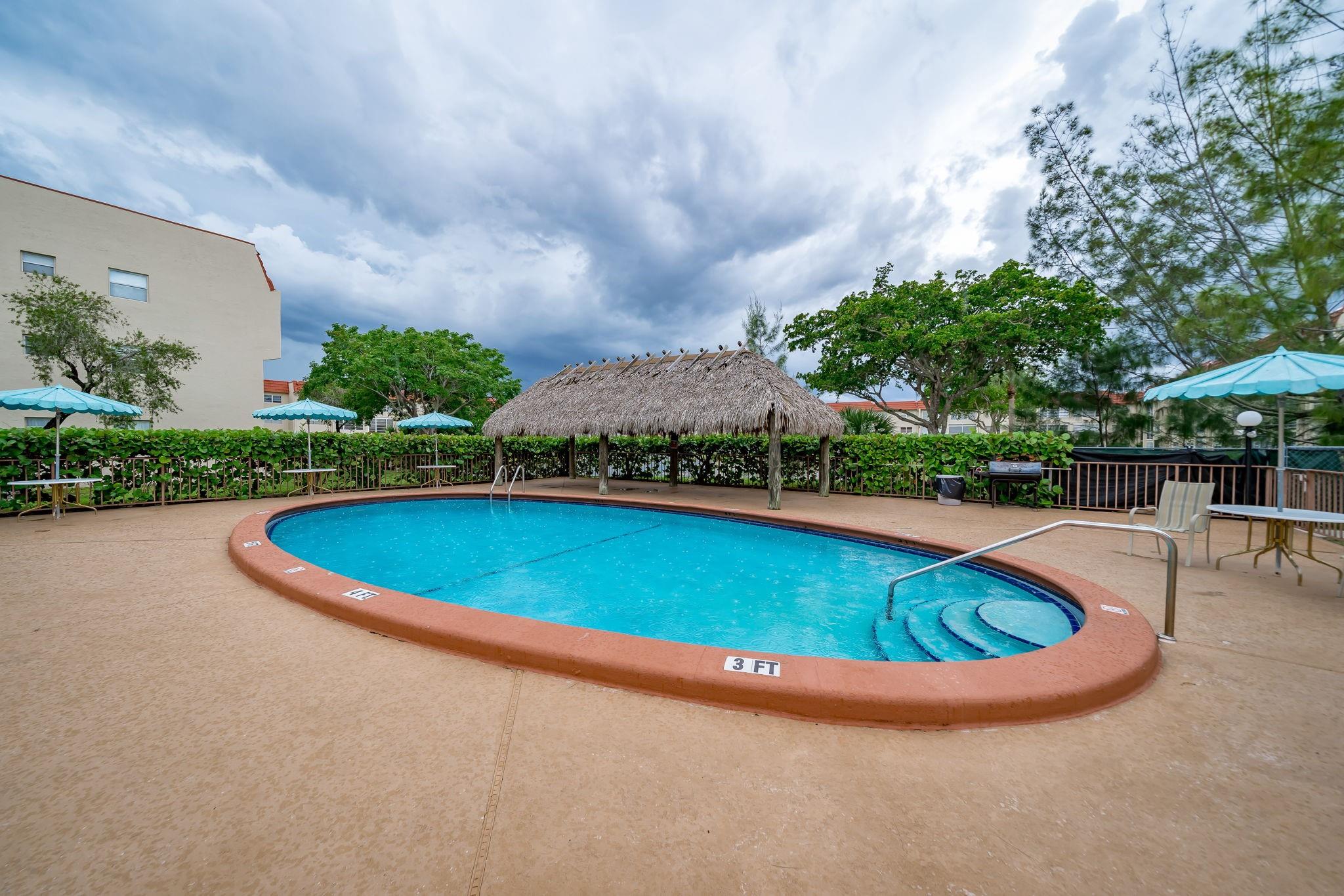 SUNRISE LAKES - Residential