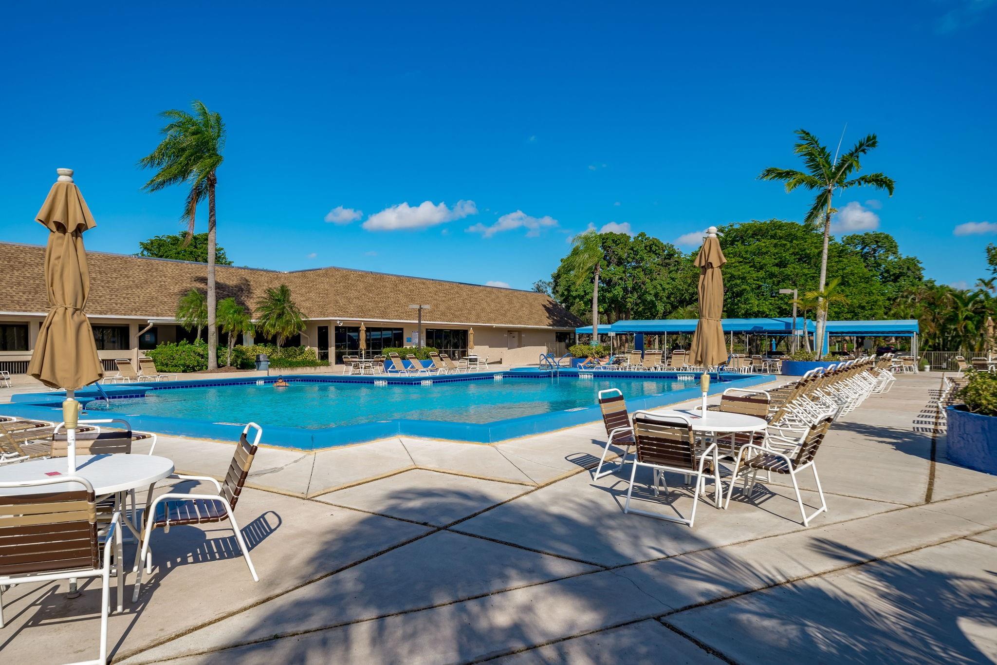 SUNRISE LAKES - Residential