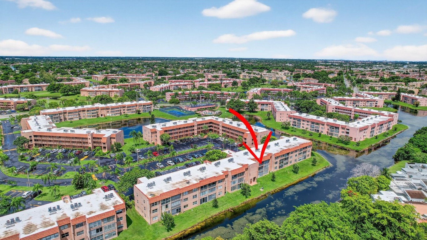 SUNRISE LAKES - Residential