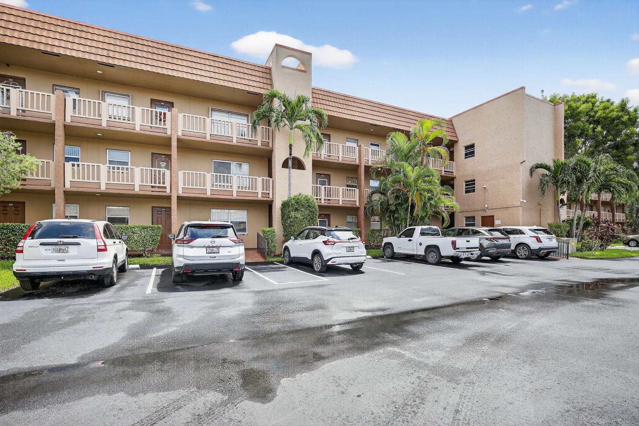 SUNRISE LAKES - Residential