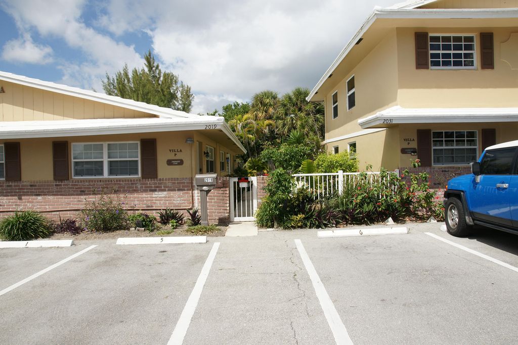 Photo of 2031 SE 5th Street #6, Deerfield Beach, FL 33441 (MLS # B26030079)