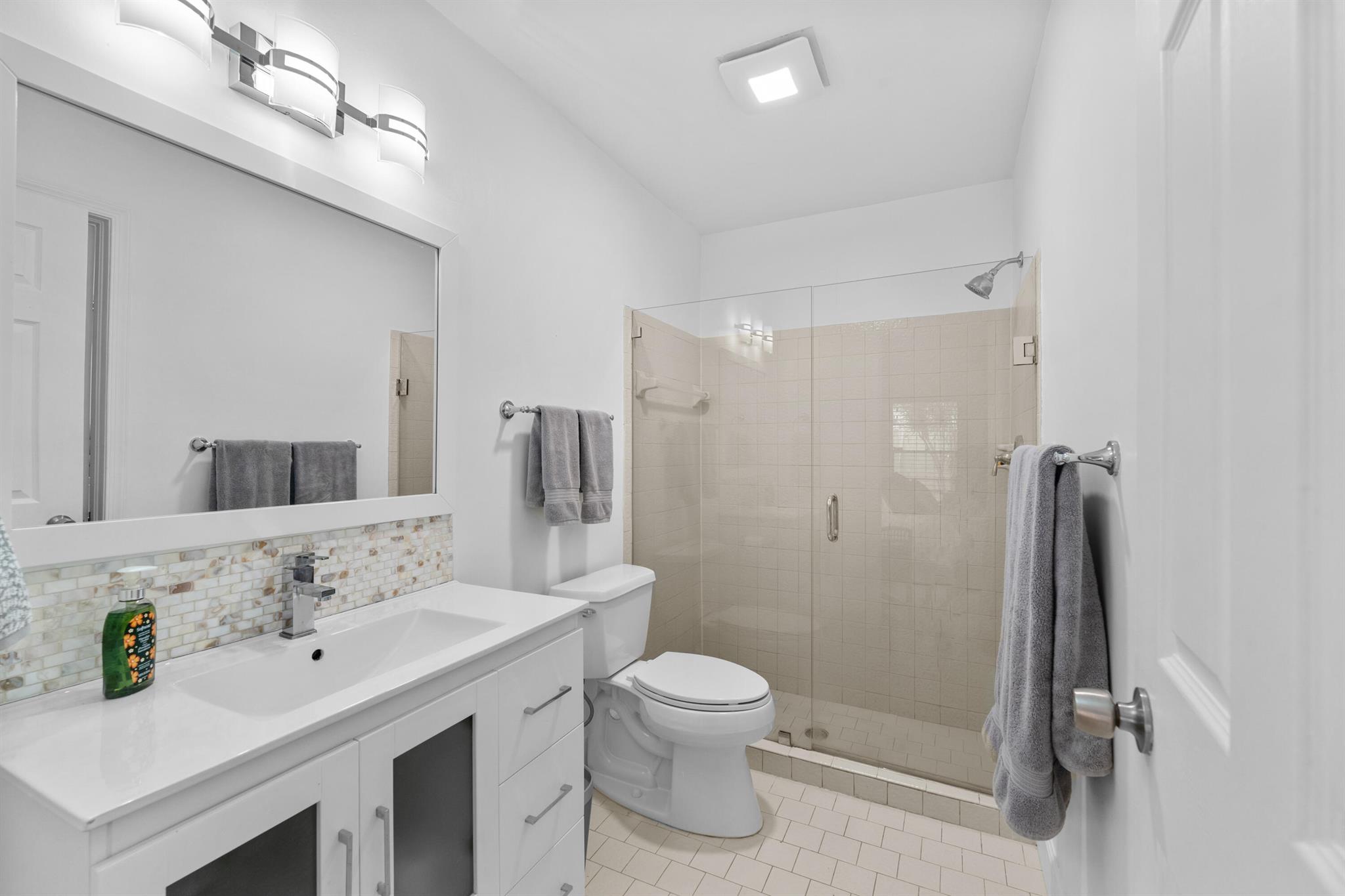 TROPIC ISLE - Residential Lease