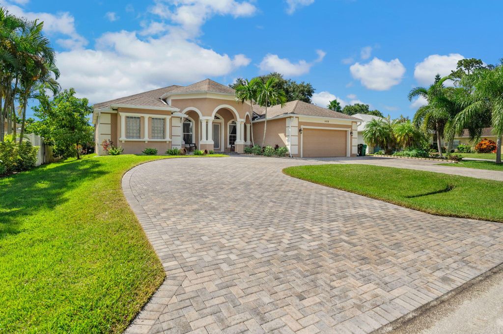 Photo of 1438 SW Apache Avenue, Port Saint Lucie, FL 34953 (MLS # R11132544)