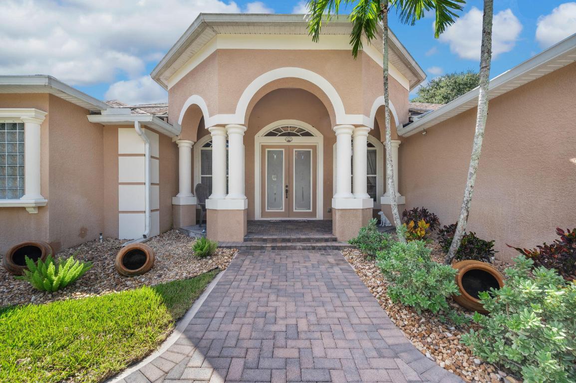 1438 SW Apache Avenue