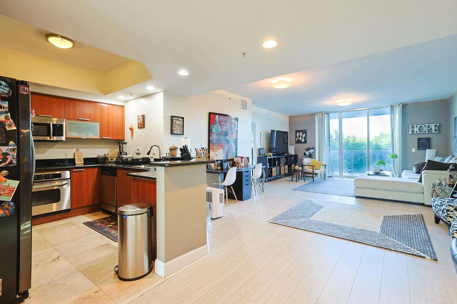 THE OAKS I CONDO - Residential