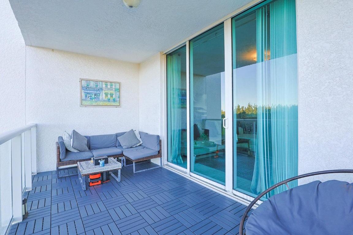 THE OAKS I CONDO - Residential