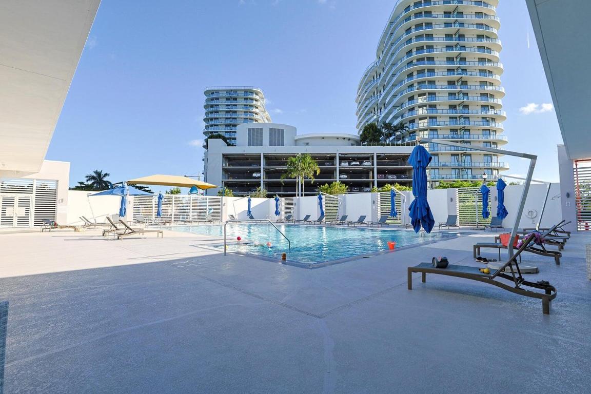 THE OAKS I CONDO - Residential