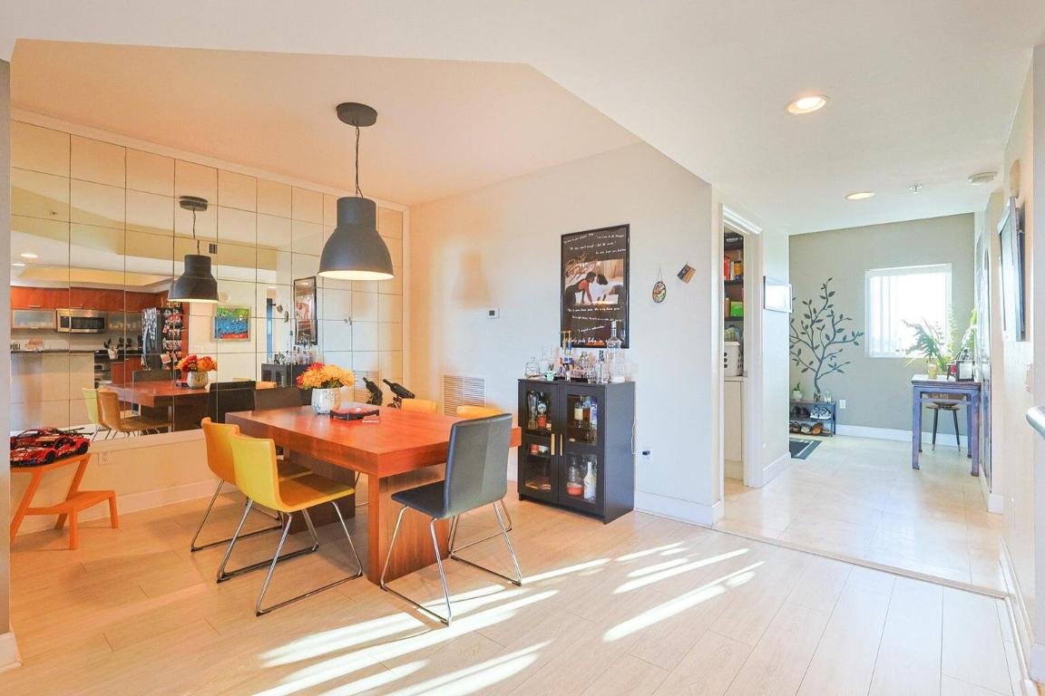 THE OAKS I CONDO - Residential