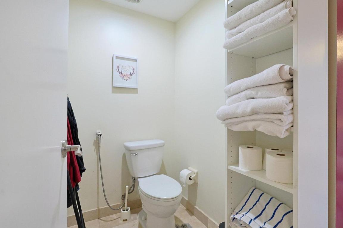 THE OAKS I CONDO - Residential