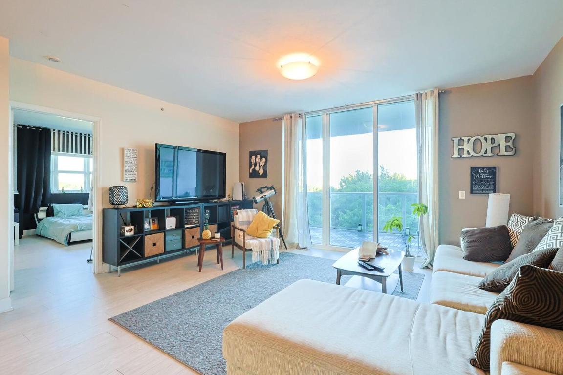 THE OAKS I CONDO - Residential