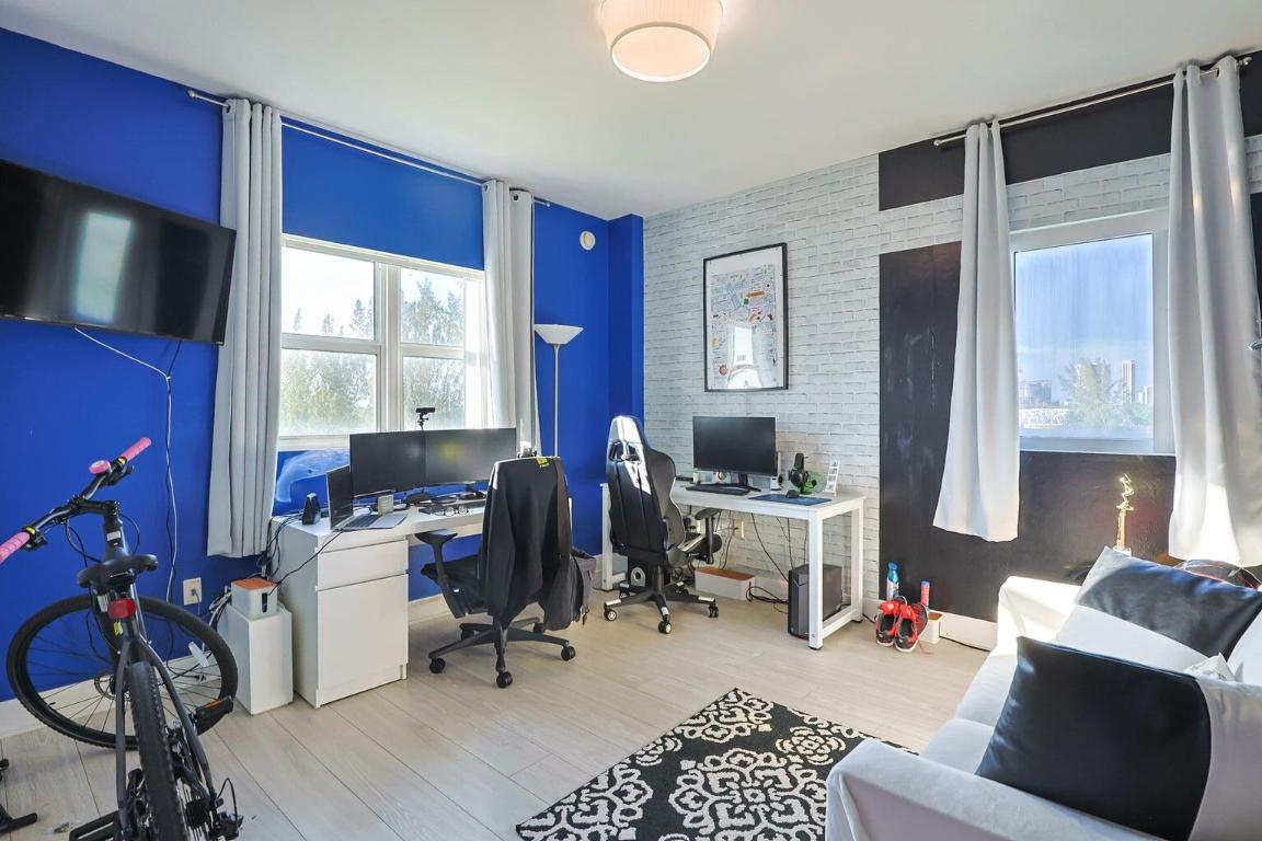 THE OAKS I CONDO - Residential