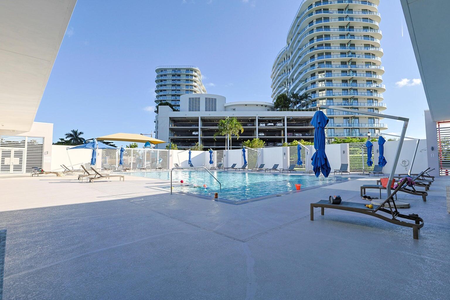 THE OAKS I CONDO - Residential