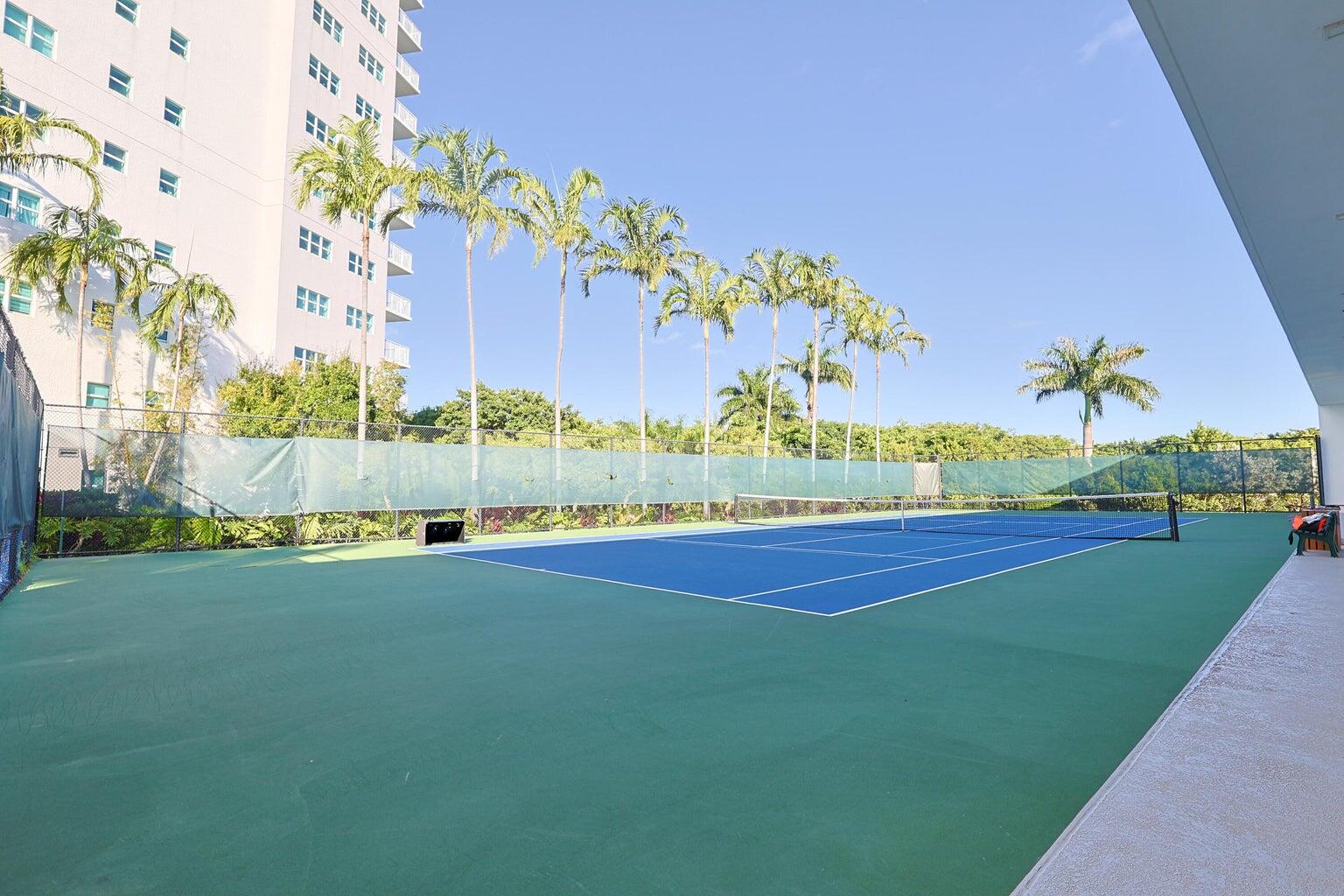 THE OAKS I CONDO - Residential