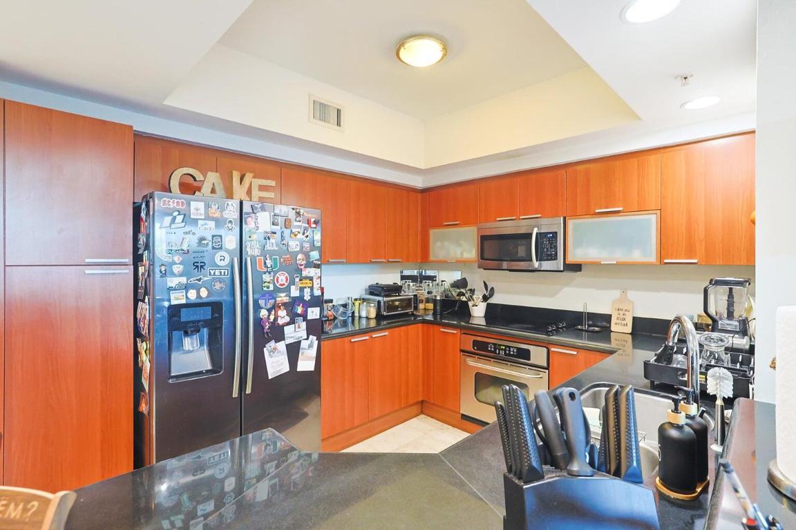 THE OAKS I CONDO - Residential