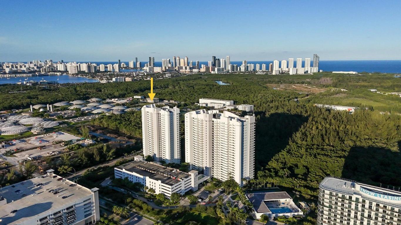 THE OAKS I CONDO - Residential