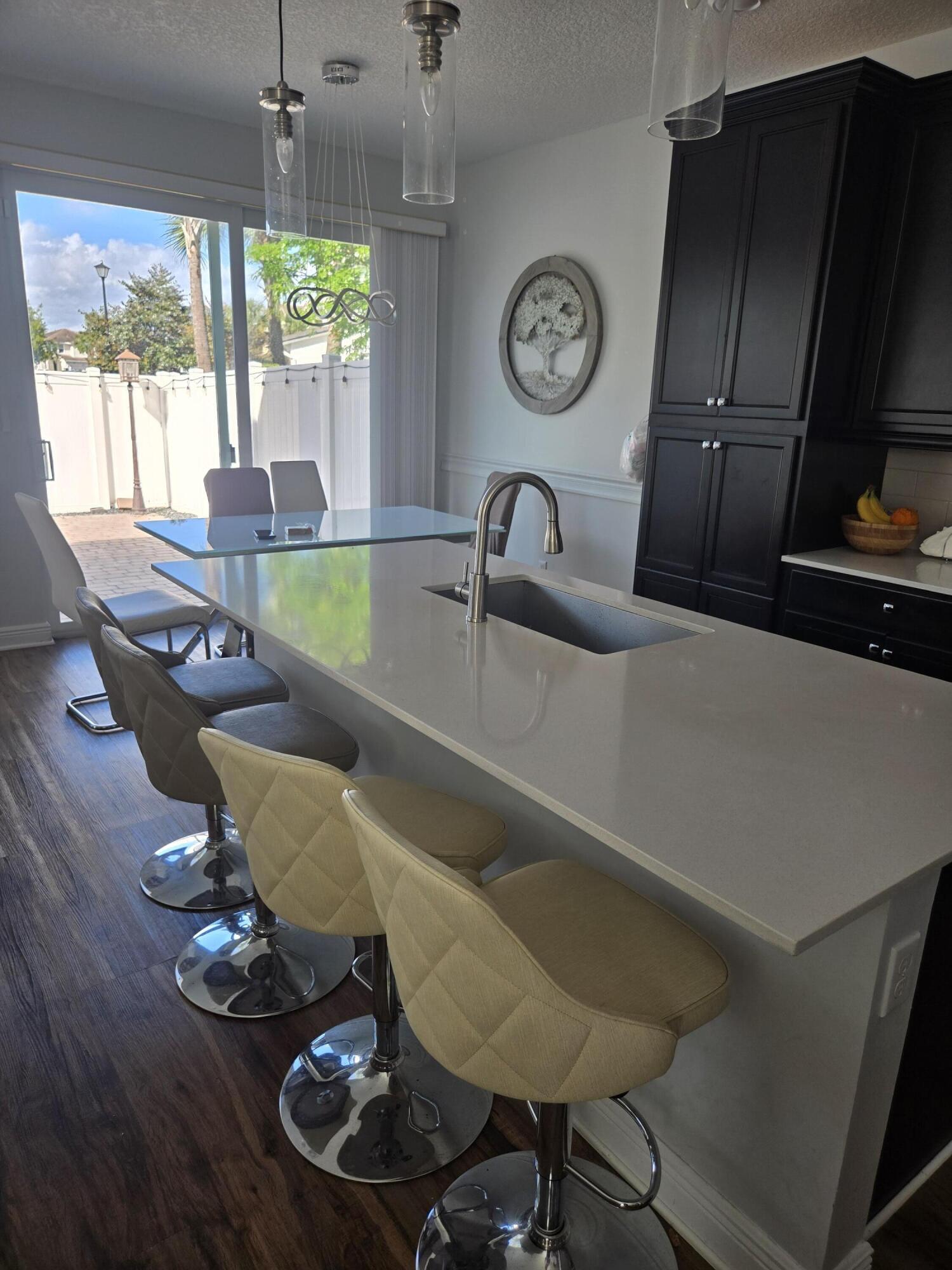 CRYSTAL LAKE 1ST SEC - Residential Lease