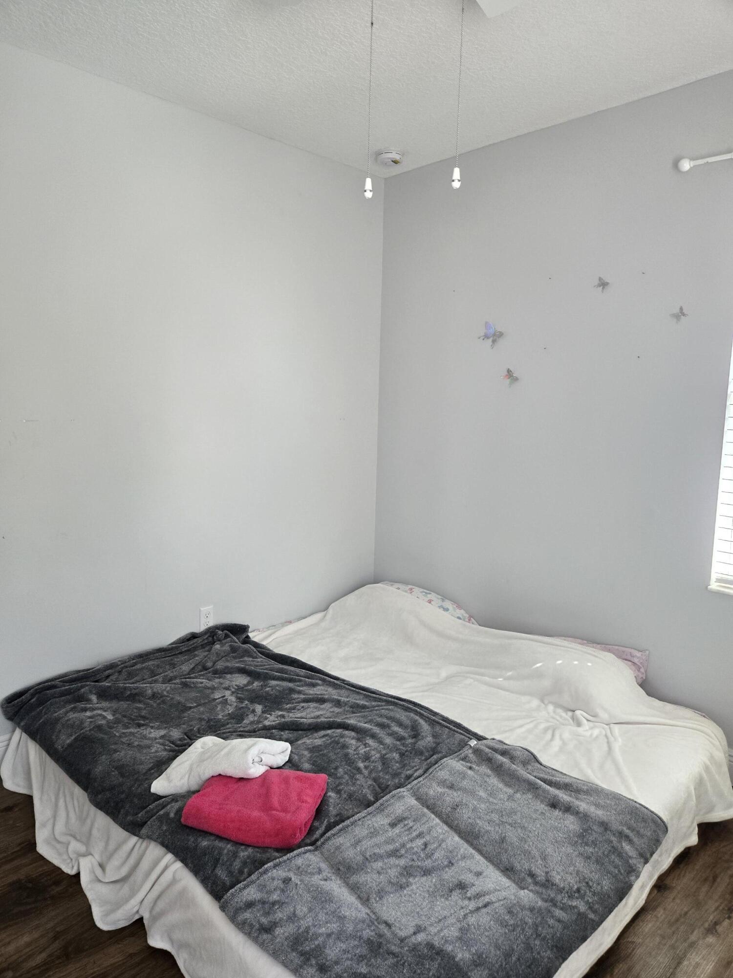 CRYSTAL LAKE 1ST SEC - Residential Lease