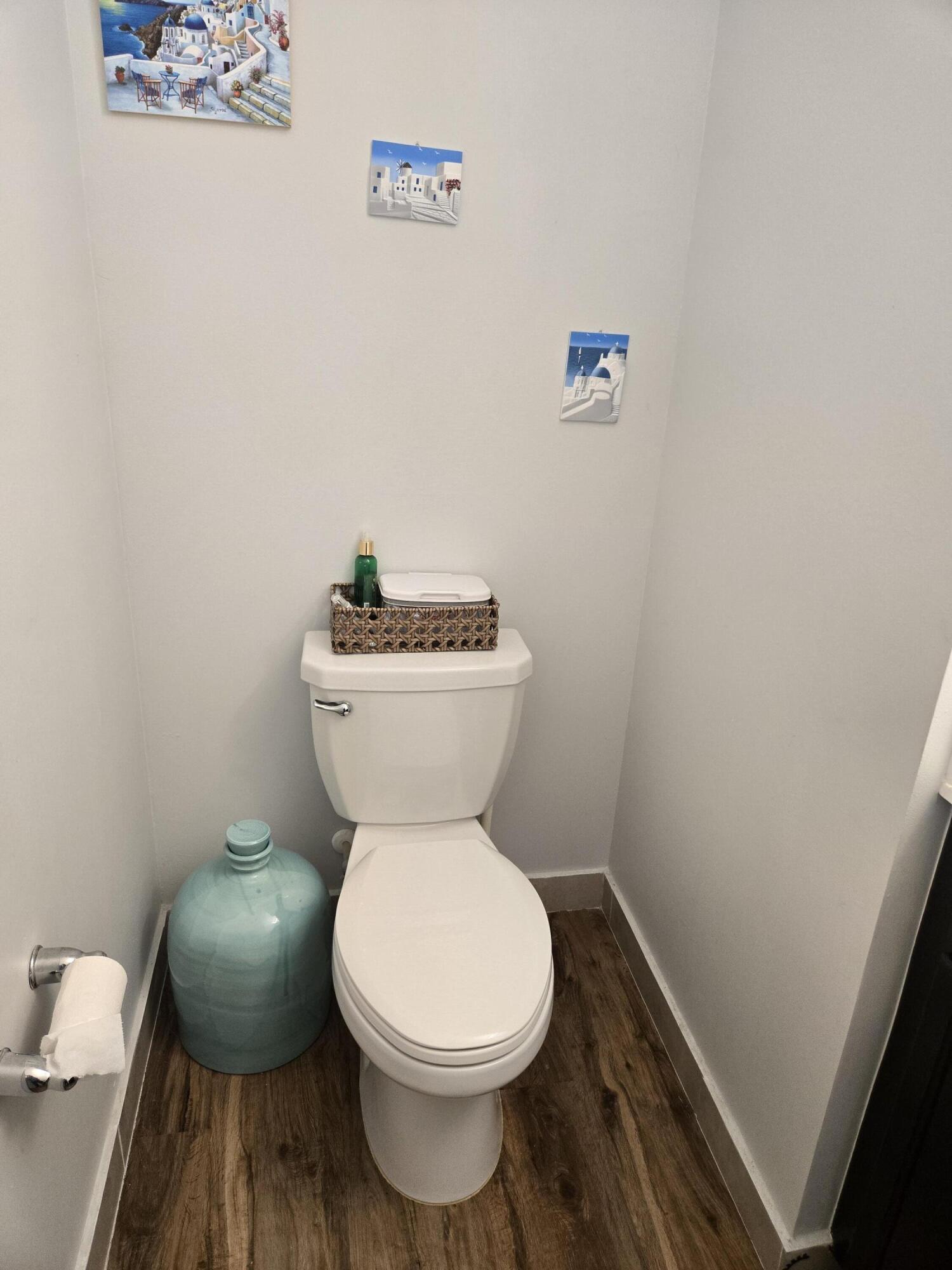 CRYSTAL LAKE 1ST SEC - Residential Lease