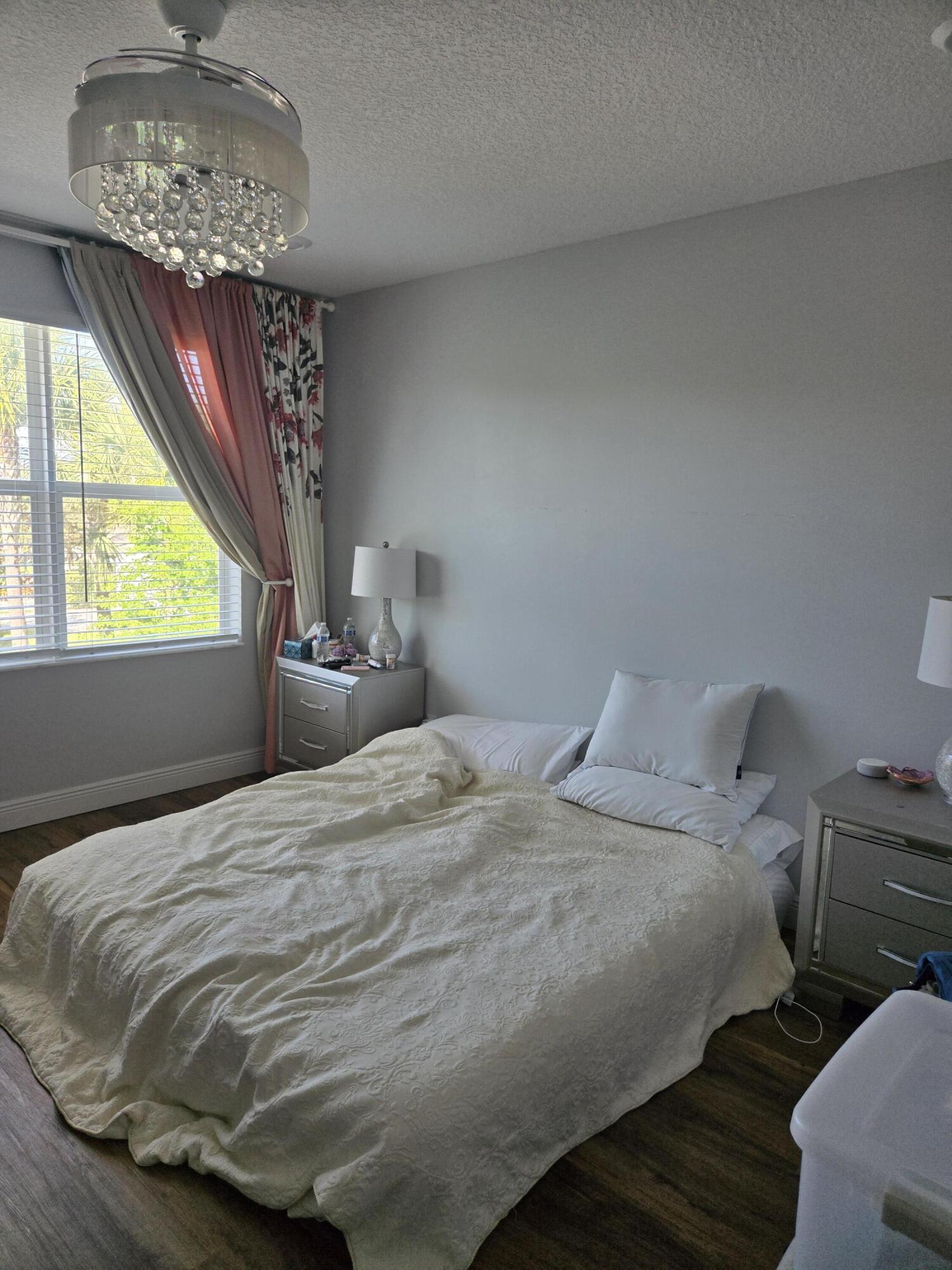 CRYSTAL LAKE 1ST SEC - Residential Lease