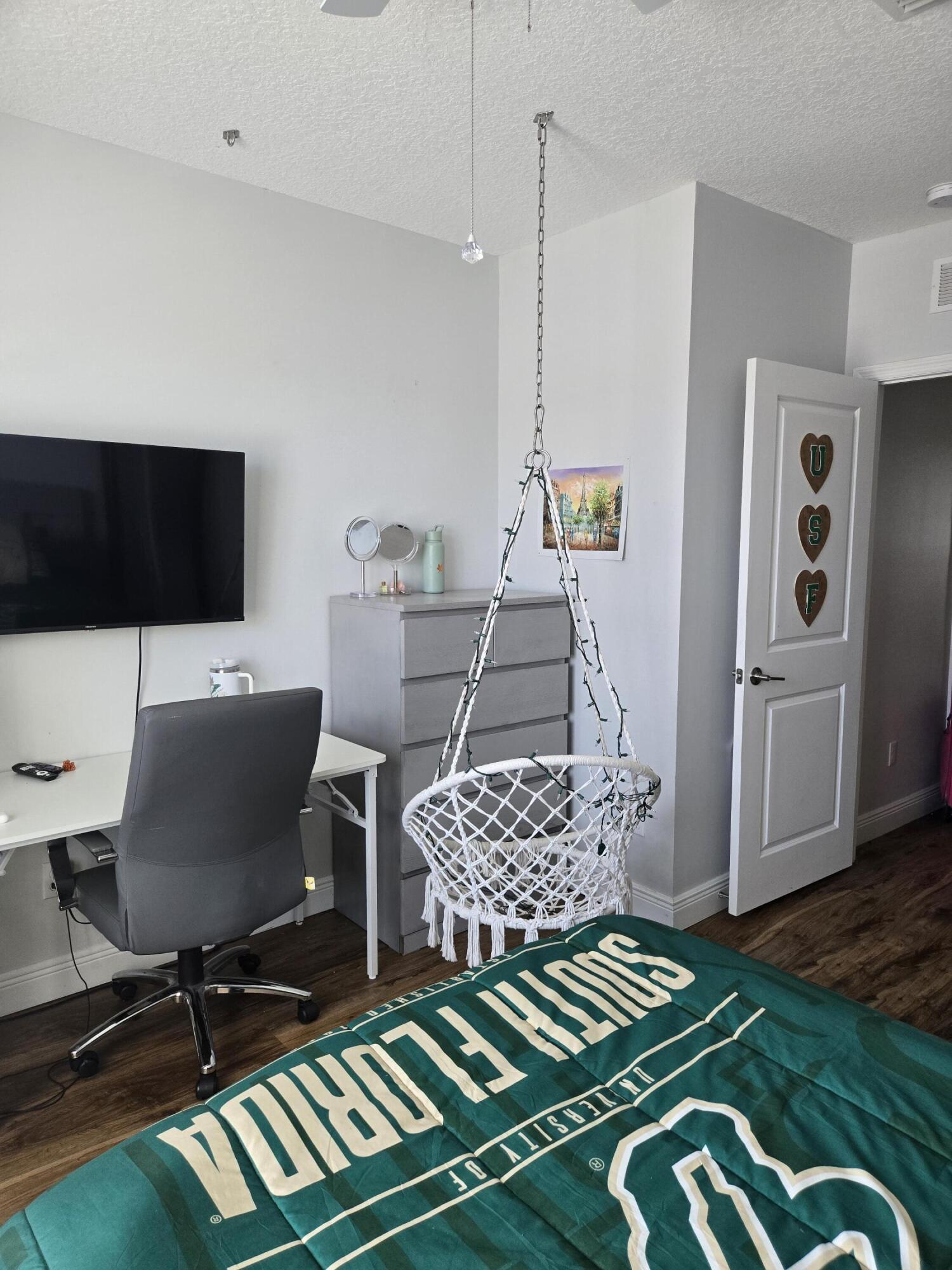 CRYSTAL LAKE 1ST SEC - Residential Lease