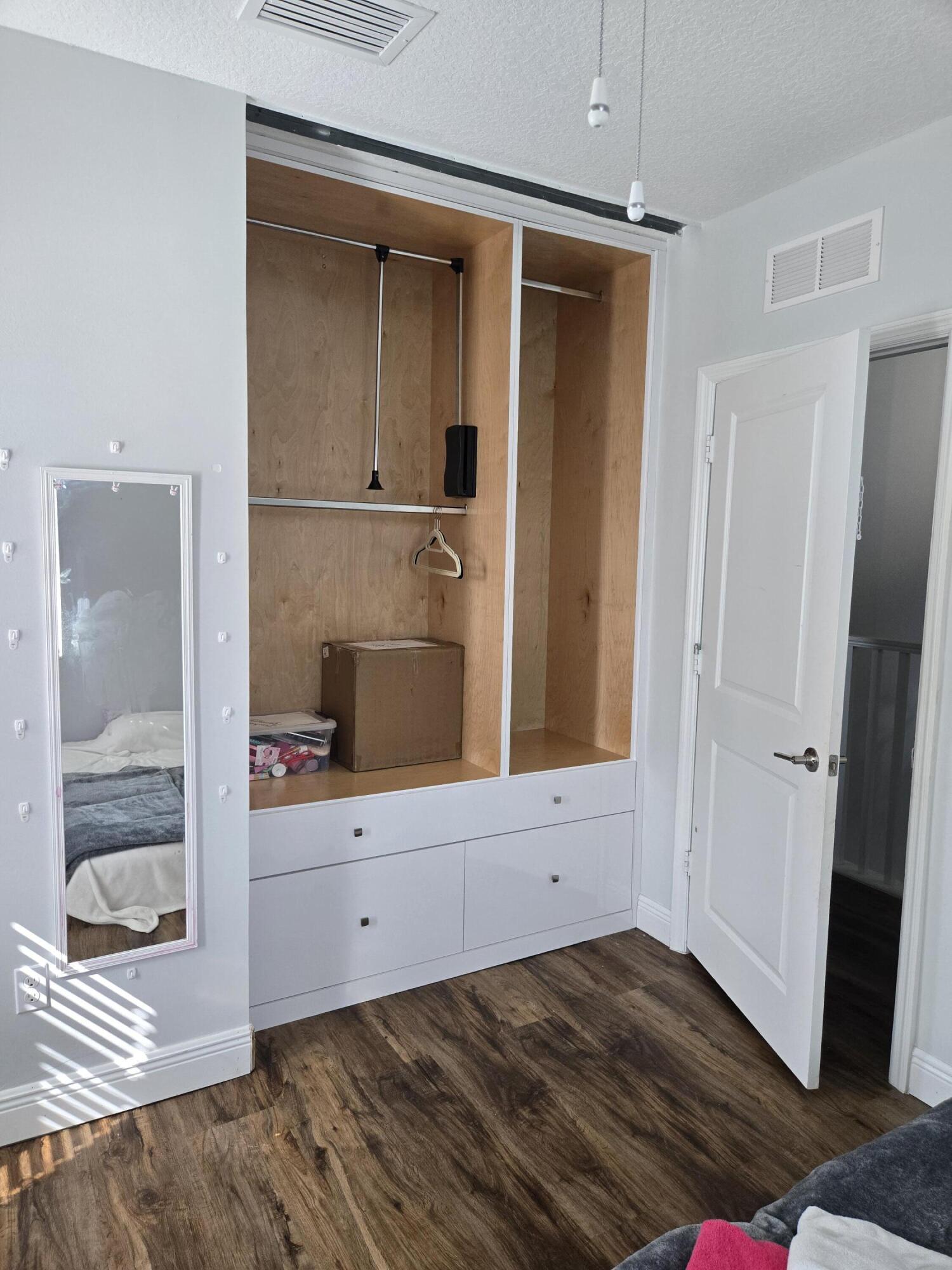 CRYSTAL LAKE 1ST SEC - Residential Lease