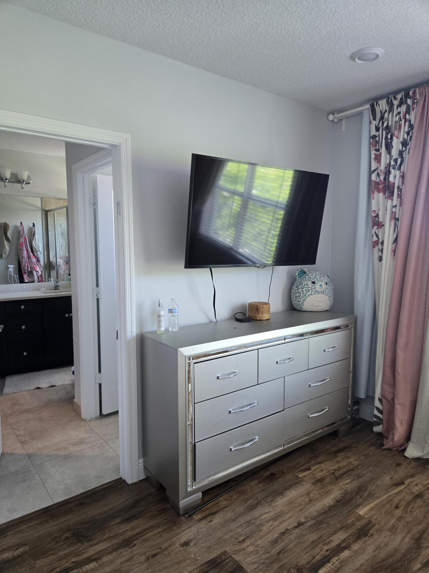 CRYSTAL LAKE 1ST SEC - Residential Lease