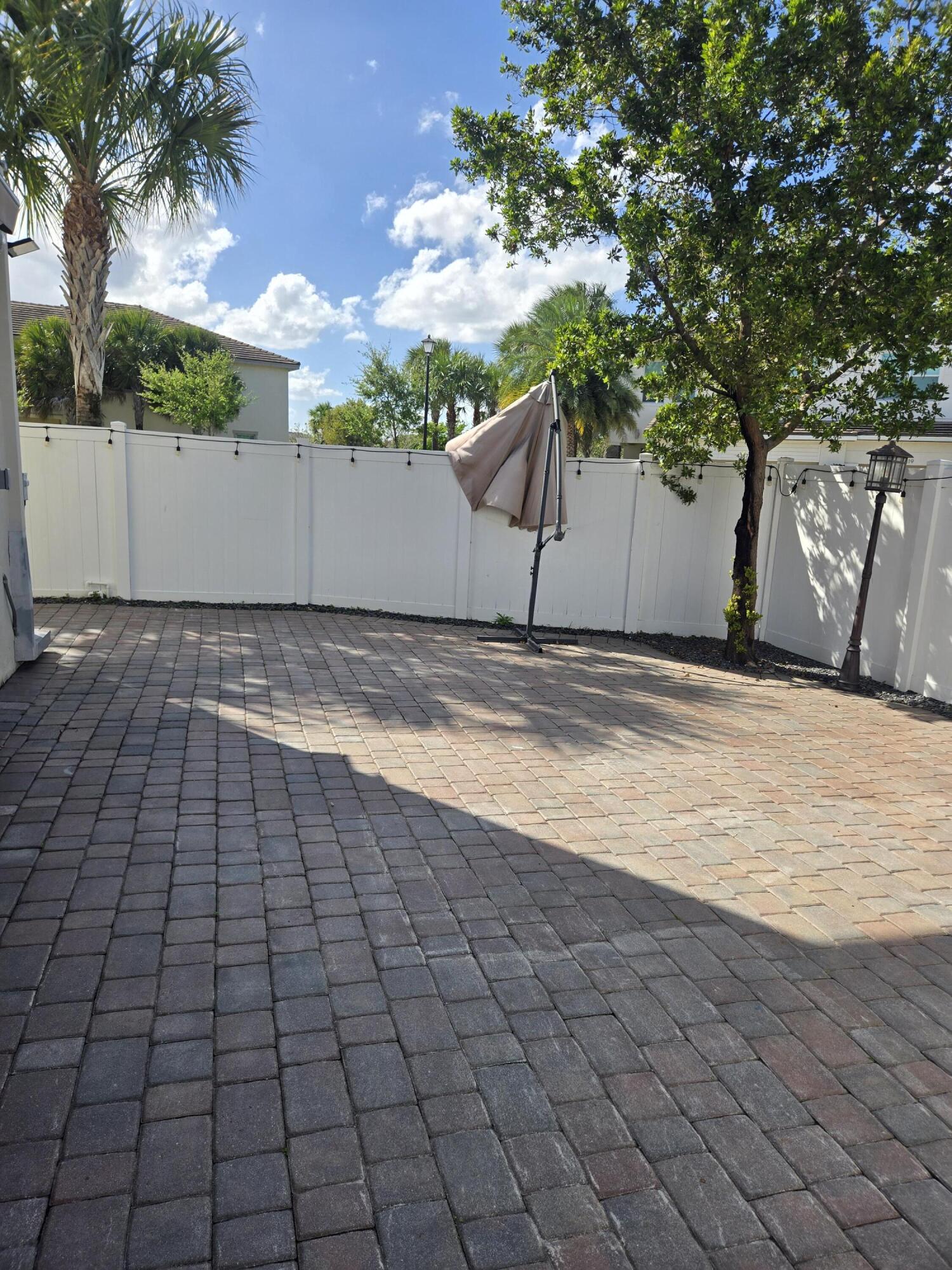 CRYSTAL LAKE 1ST SEC - Residential Lease