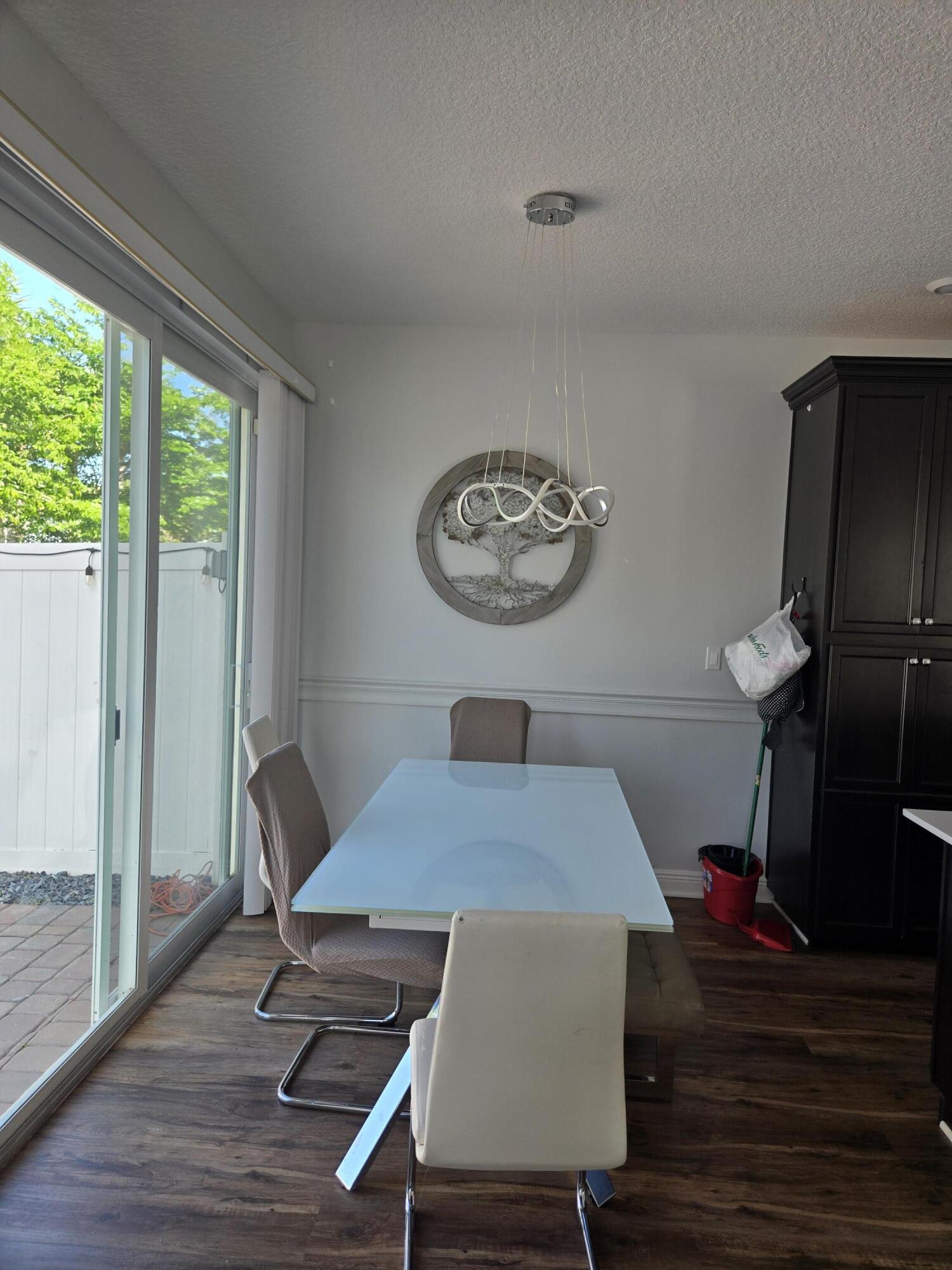 CRYSTAL LAKE 1ST SEC - Residential Lease