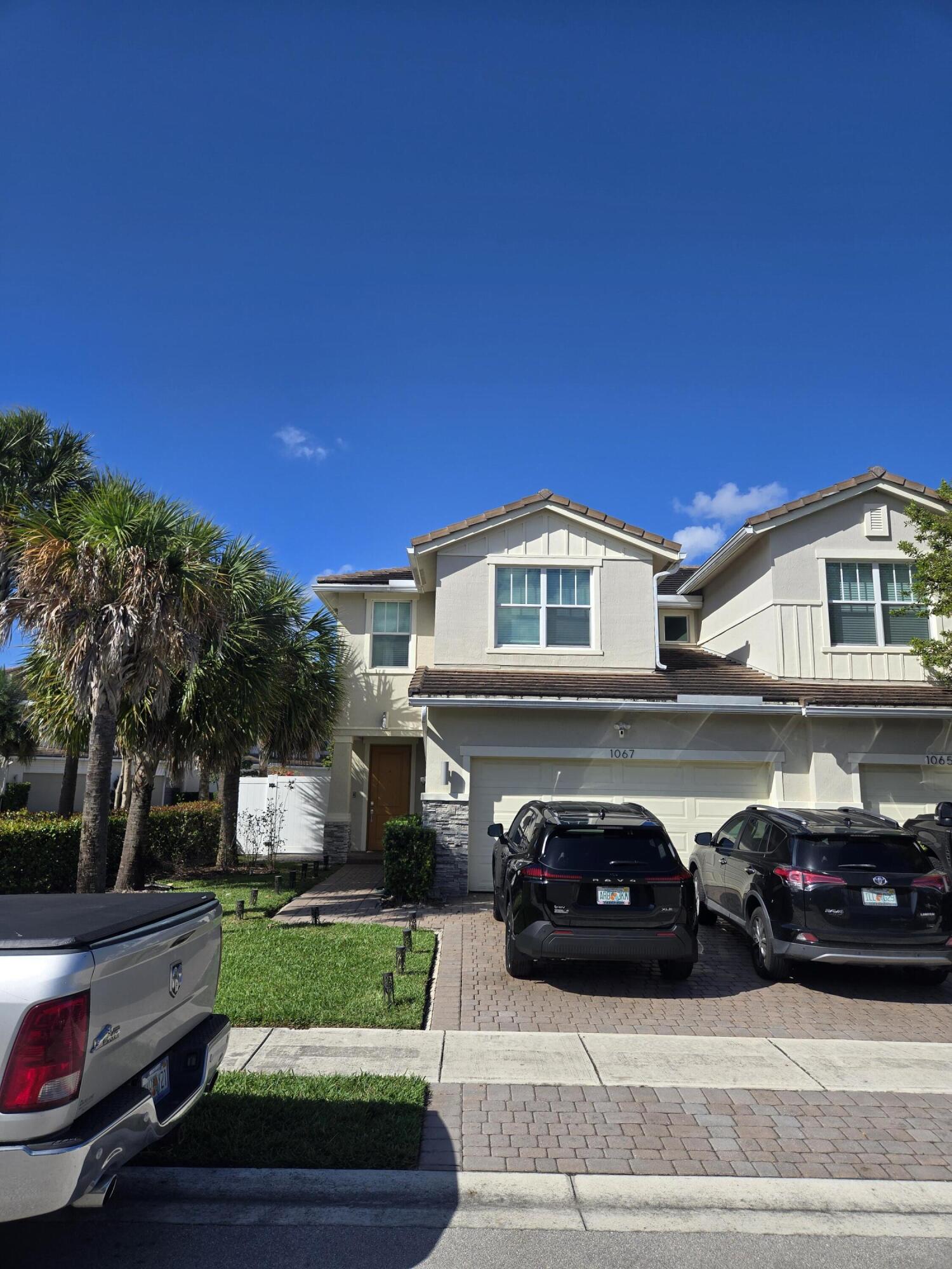 CRYSTAL LAKE 1ST SEC - Residential Lease