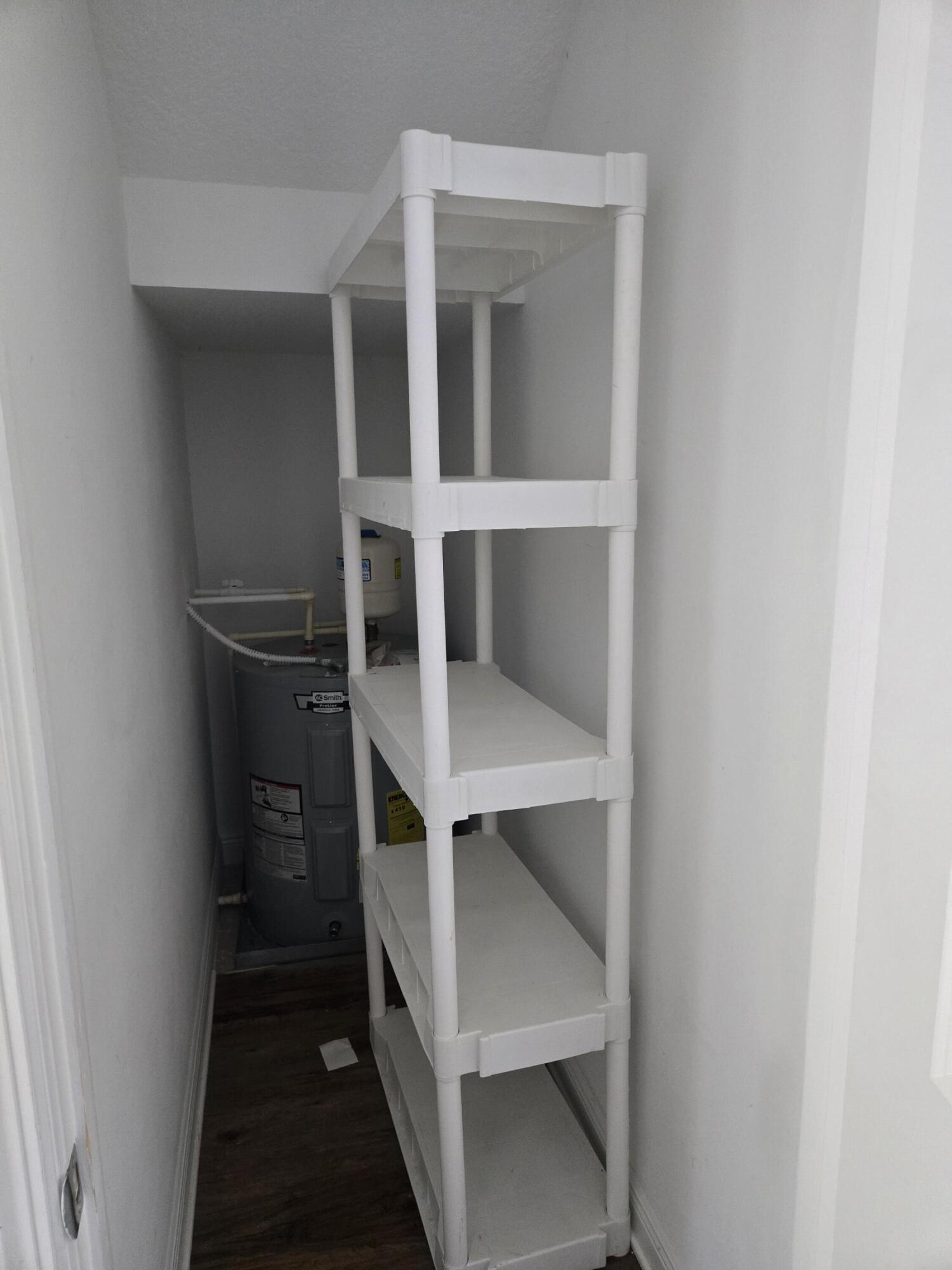 CRYSTAL LAKE 1ST SEC - Residential Lease