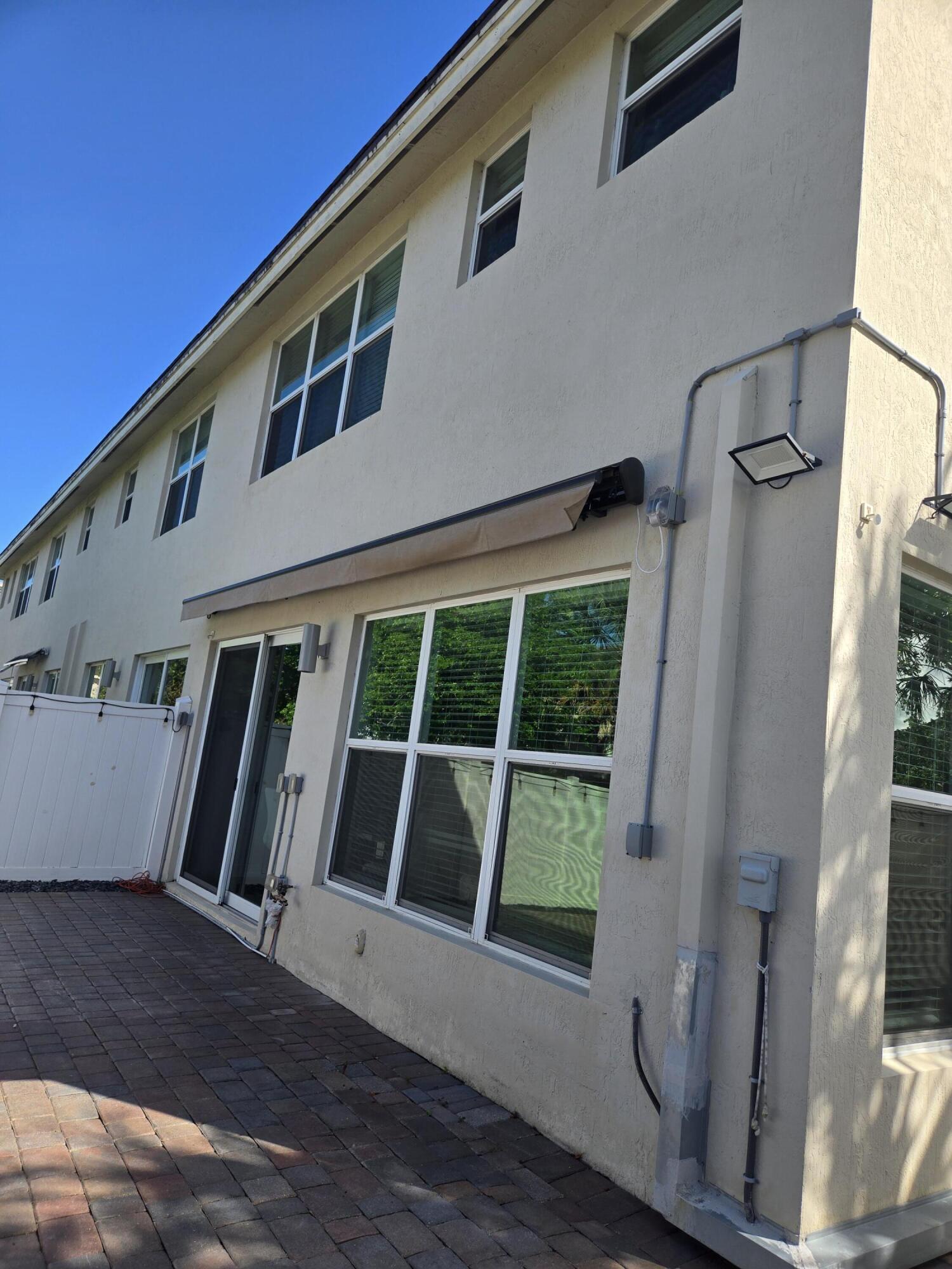 CRYSTAL LAKE 1ST SEC - Residential Lease