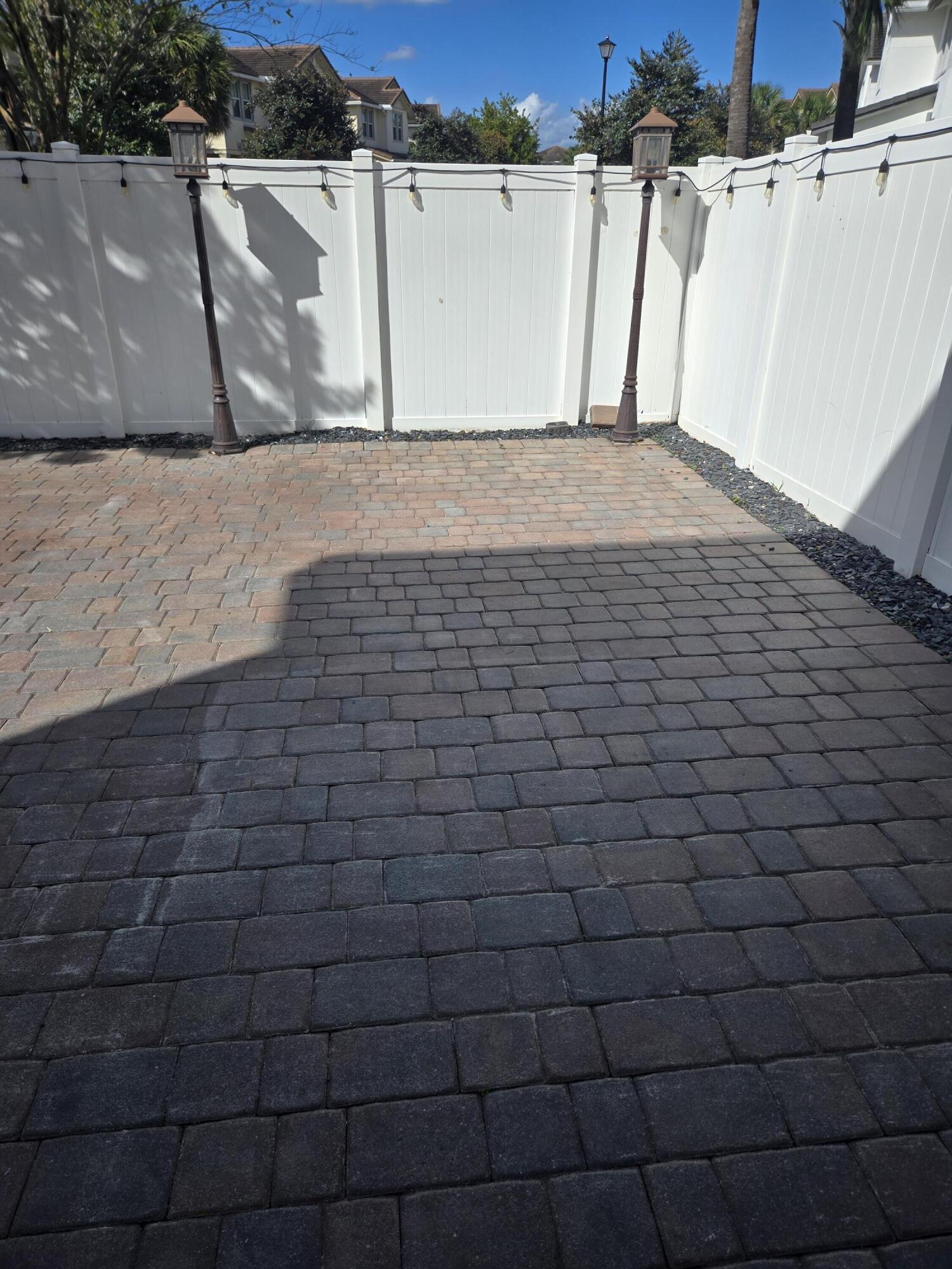 CRYSTAL LAKE 1ST SEC - Residential Lease