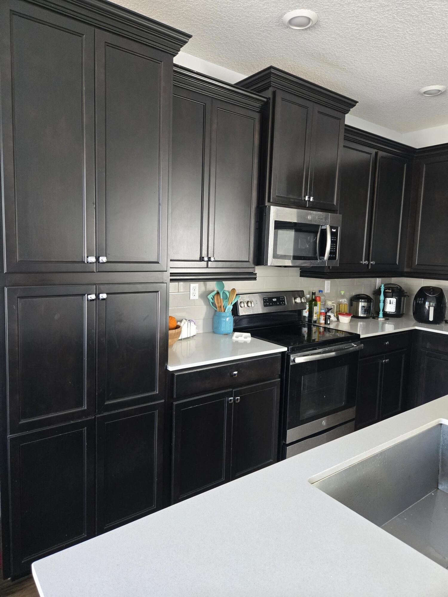 CRYSTAL LAKE 1ST SEC - Residential Lease