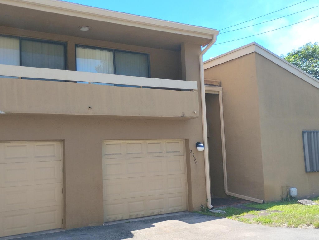 Photo of 2930 W Missionwood Lane, Miramar, FL 33025 (MLS # B26043717)