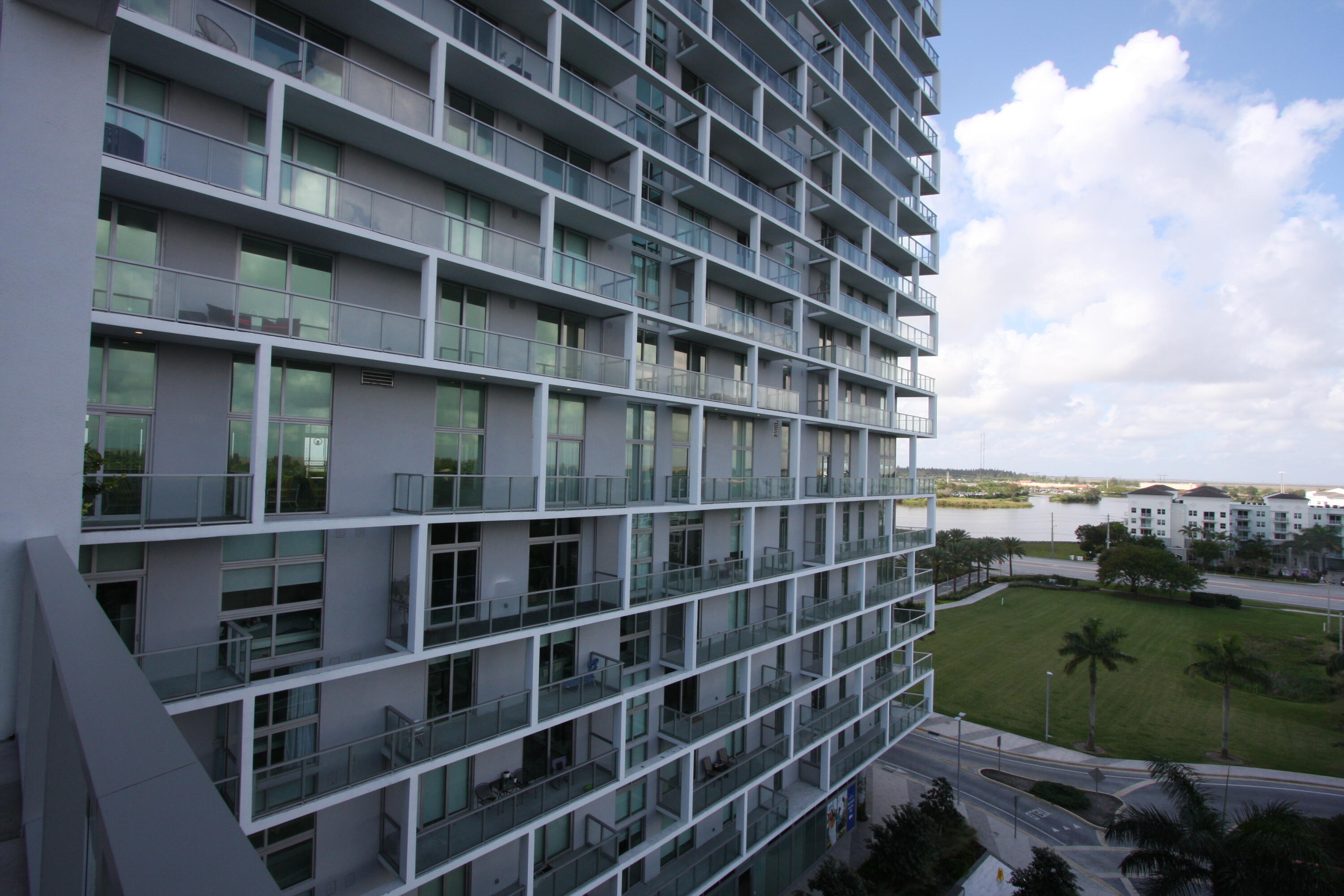 METROPICA NORTH TOWER ONE - Residential