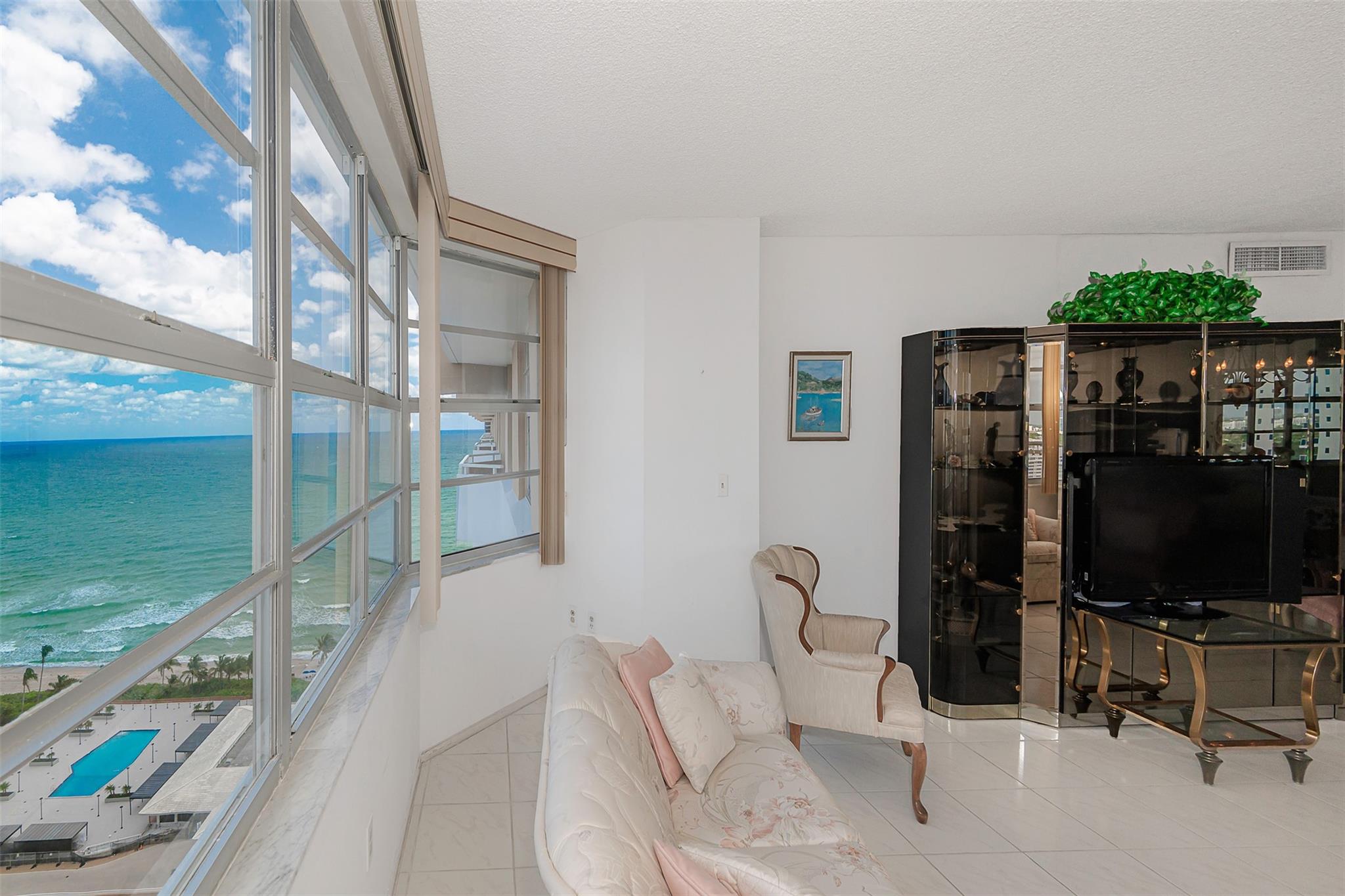 Absolutely Stunning View!! large 2/2 corner apt completely furnished.