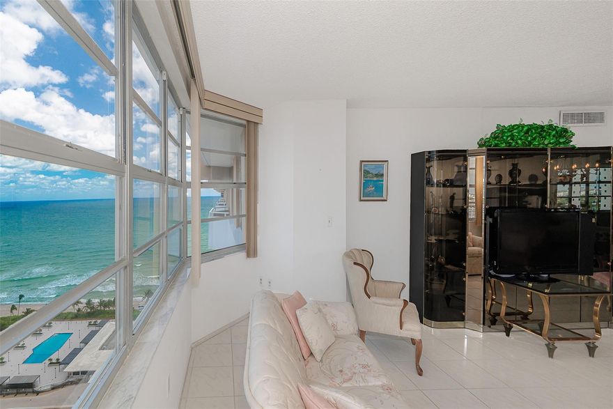 Absolutely Stunning View!! large 2/2 corner apt completely furnished.