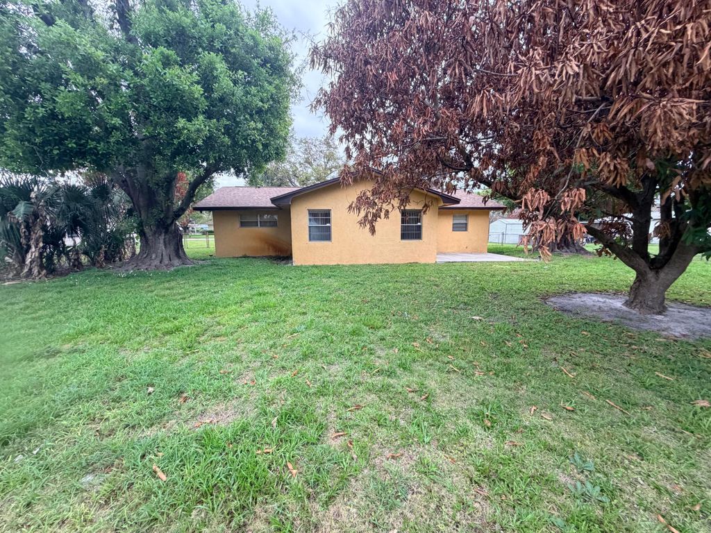 Photo of 2207 Avenue O, Fort Pierce, FL 34950 (MLS # B26004885)